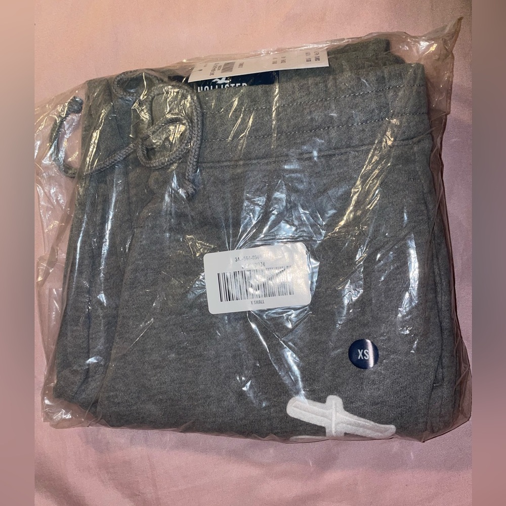 ULTRA HIGH-RISE FLEECE LOGO JOGGERS - Grey